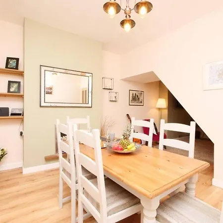 The River Walk House * יורק